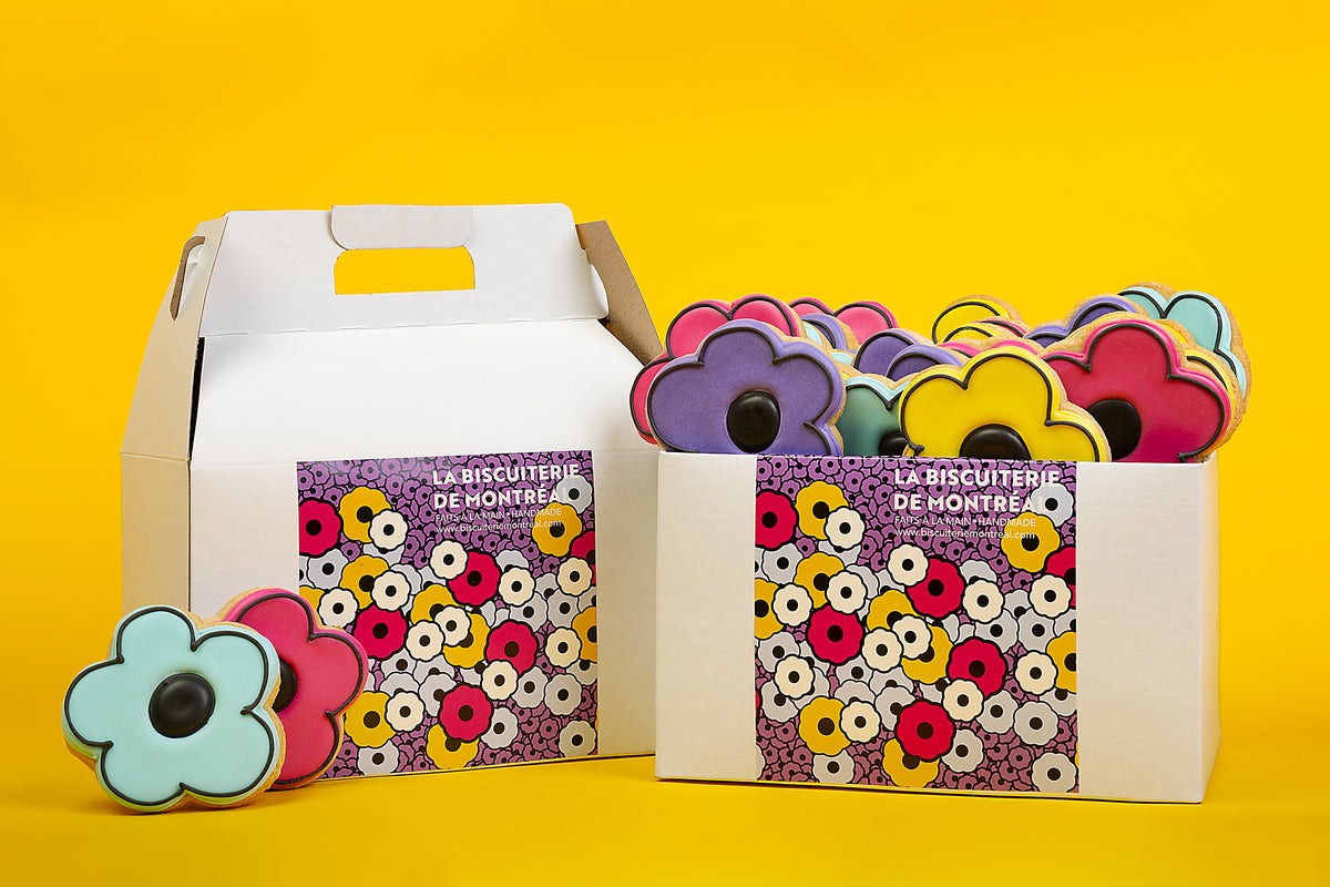 Biscuits fleurs colorés pour table à dessert et cadeau d'hôtesse