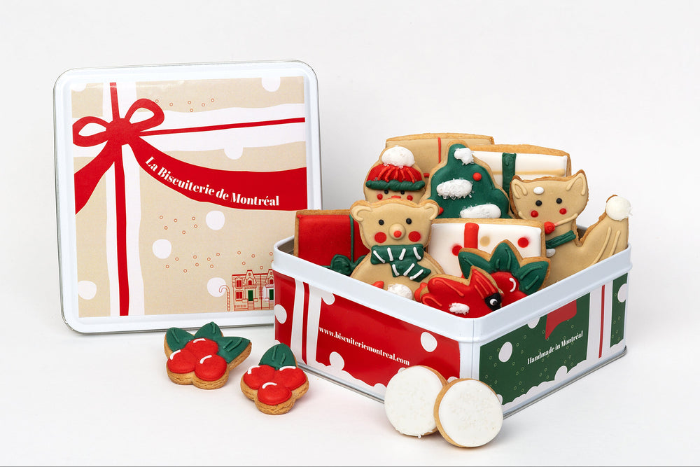 Boîte en métal Les Boules de Neige ouverte avec ses 15 biscuits de Noël : ourson, pingouin, loup, sapin, cadeaux et cardinal